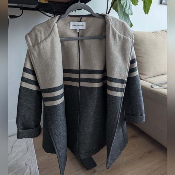 Short Jacket - Picture 3 of 7